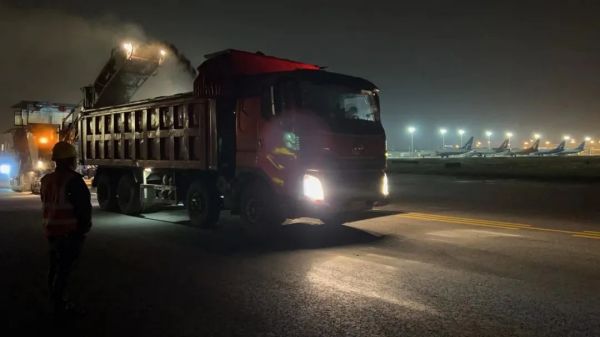 長沙太空金路橋材料有限公司,雙鋼輪壓路機(jī),福格勒瀝青攤鋪機(jī),AC系列,AF系列,SBS系列