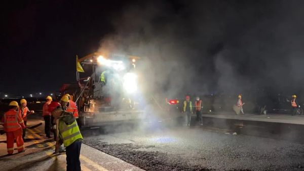 長沙太空金路橋材料有限公司,雙鋼輪壓路機(jī),福格勒瀝青攤鋪機(jī),AC系列,AF系列,SBS系列