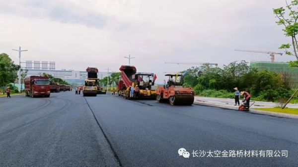 長沙太空金路橋材料有限公司,雙鋼輪壓路機(jī),福格勒瀝青攤鋪機(jī),AC系列,AF系列,SBS系列 長沙太空金路橋材料有限公司,雙鋼輪壓路機(jī),福格勒瀝青攤鋪機(jī),AC系列,AF系列,SBS系列