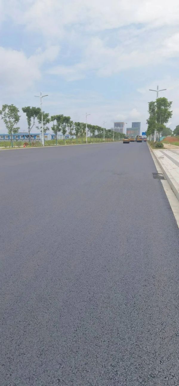 長沙太空金路橋材料有限公司,雙鋼輪壓路機(jī),福格勒瀝青攤鋪機(jī),AC系列,AF系列,SBS系列 長沙太空金路橋材料有限公司,雙鋼輪壓路機(jī),福格勒瀝青攤鋪機(jī),AC系列,AF系列,SBS系列